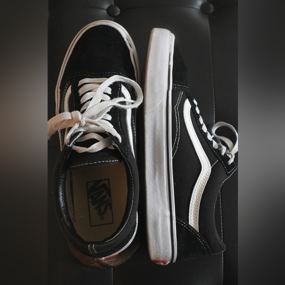 The Original Skate Shoe! 🛹 Suede Vans. Low Top. - Picture 2 of 7